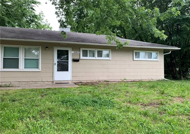 Photo 2 of Sale Pending at 10821 Bennington Ave, Kansas City, MO 64134 | MLS# 2620472 | Listing updated on 2026-08-06
