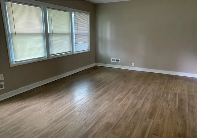 Photo 4 of Sale Pending at 10821 Bennington Ave, Kansas City, MO 64134 | MLS# 2620472 | Listing updated on 2026-08-06