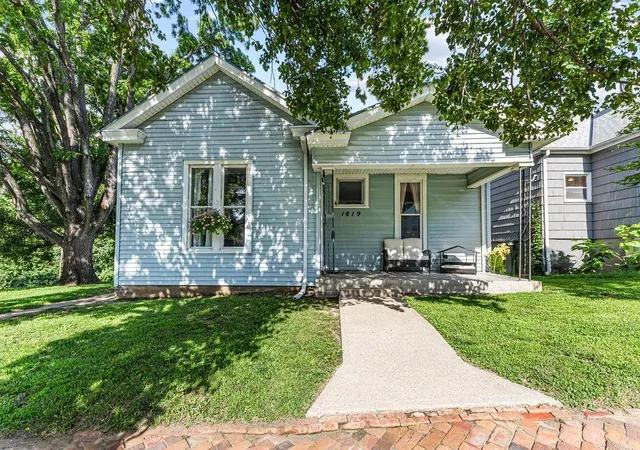 Homes for sale in Saint Joseph, MO | 1819 Dewey Ave, Saint Joseph, MO 64505 | MLS# 2620480