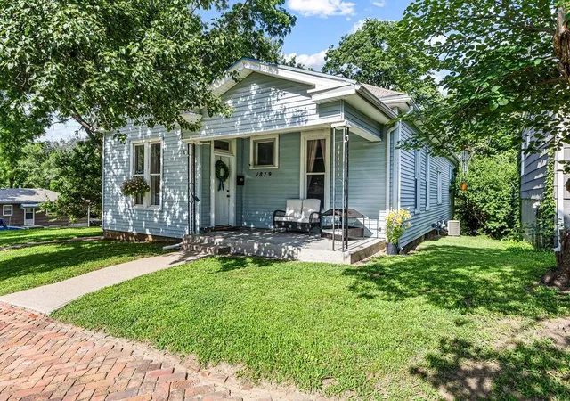 Homes for sale in Saint Joseph, MO | 1819 Dewey Ave, Saint Joseph, MO 64505 | MLS# 2620480