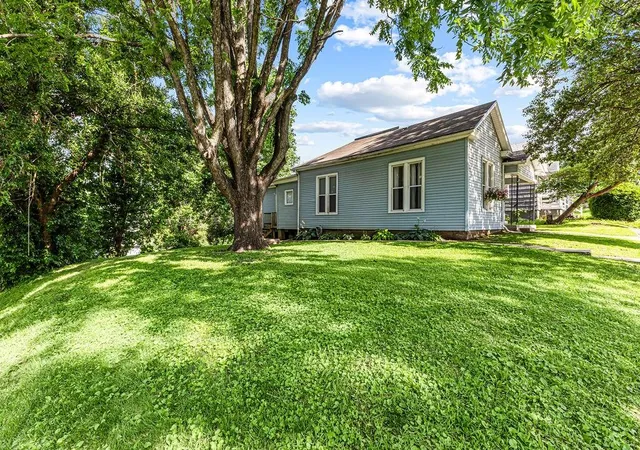 Homes for sale in Saint Joseph, MO | 1819 Dewey Ave, Saint Joseph, MO 64505 | MLS# 2620480