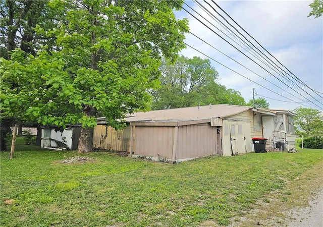 3rd image of 428 E 5Th Ave, Garnett, KS 66032 | MLS# 2620524