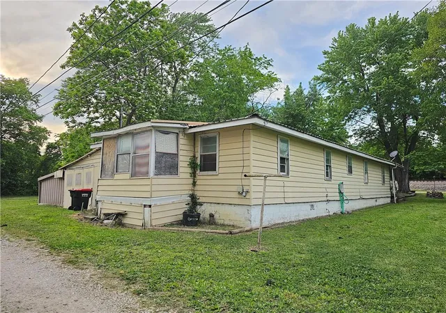 4th image of 428 E 5Th Ave, Garnett, KS 66032 | MLS# 2620524