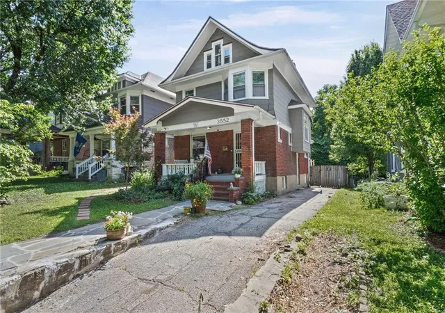 Photo 2 of Single family home for sale at 3552 Genessee St, Kansas City, MO 64111 | MLS# 2620554 | Listing updated on 2026-08-28