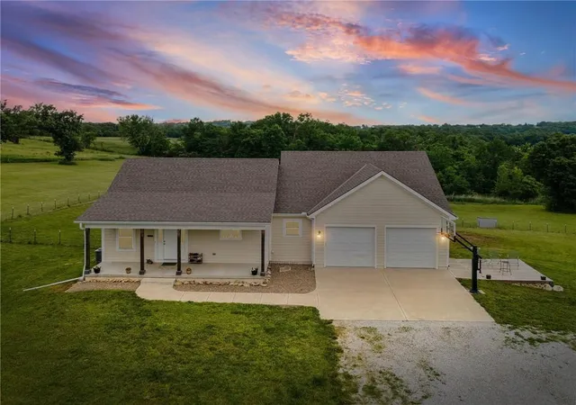 Homes for sale in Linwood, KS | 20128 Linwood Rd, Linwood, KS 66052 | MLS# 2620608