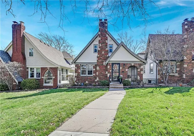 1st image of 7305 Walnut St, Kansas City, MO 64114 | MLS# 2620613
