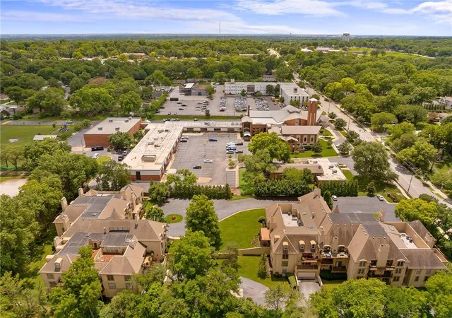 Homes for sale in Prairie Village, KS | 7221 Mission Rd #211, Prairie Village, KS 66208 | MLS# 2620614