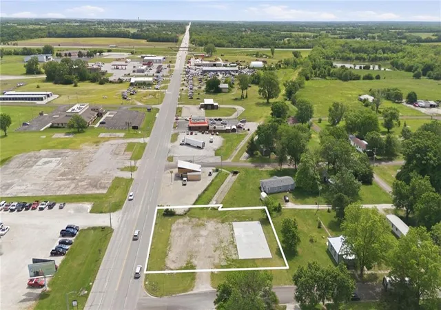 Homes for sale in Iola, KS | 1303 East St, Iola, KS 66749 | MLS# 2620621