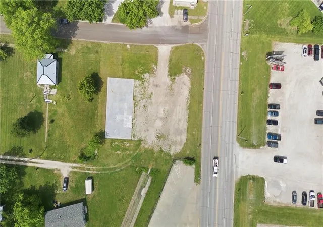 Homes for sale in Iola, KS | 1303 East St, Iola, KS 66749 | MLS# 2620621