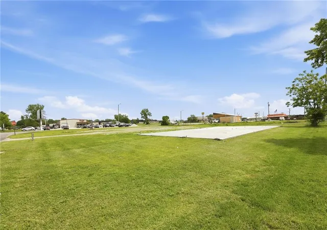 Homes for sale in Iola, KS | 1303 East St, Iola, KS 66749 | MLS# 2620621