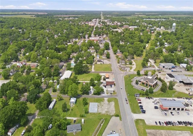 Homes for sale in Iola, KS | 1303 East St, Iola, KS 66749 | MLS# 2620621