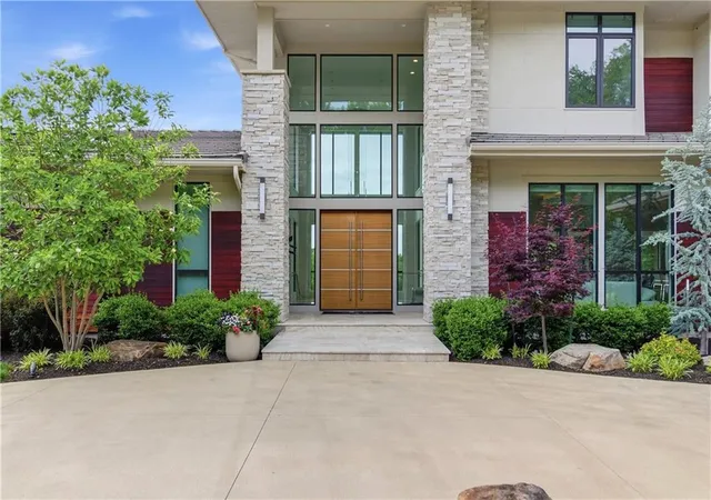3rd image of 10670 W 192Nd Pl, Spring Hill, KS 66083 | MLS# 2620626