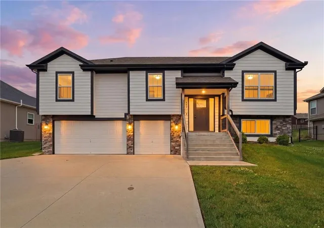 Homes for sale in Pleasant Hill, MO | 802 Wright St, Pleasant Hill, MO 64080 | MLS# 2620629