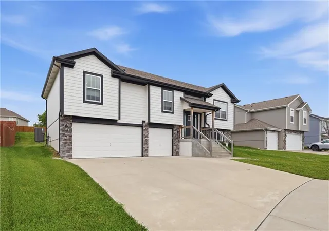 Homes for sale in Pleasant Hill, MO | 802 Wright St, Pleasant Hill, MO 64080 | MLS# 2620629