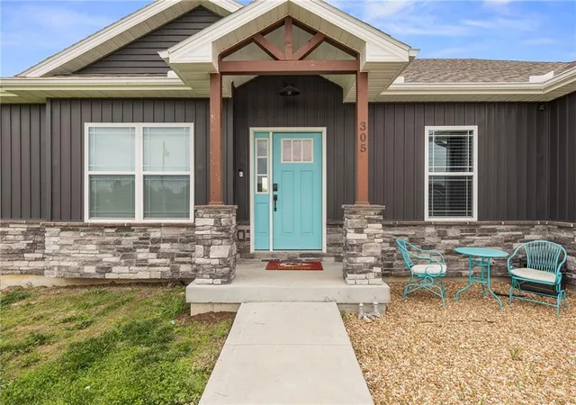 Photo 3 of Sale Pending at 305 Sw 11th Road, Warrensburg, MO 64093 | MLS# 2620633 | Listing updated on 2026-10-05