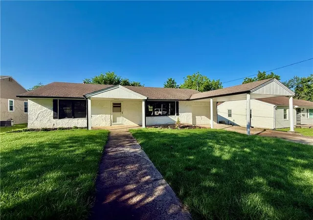 Homes for sale in Richmond, MO | 503 Hickory St, Richmond, MO 64085 | MLS# 2620634