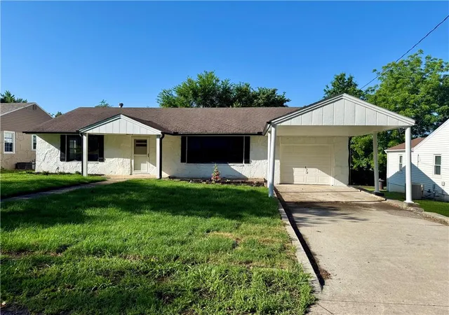 Homes for sale in Richmond, MO | 503 Hickory St, Richmond, MO 64085 | MLS# 2620634
