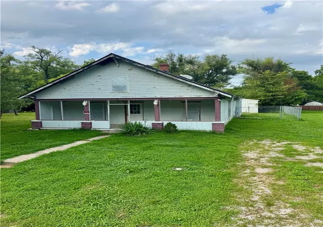 28th image of 203 W 3rd St, Creighton, MO 64739 | MLS# 2620649