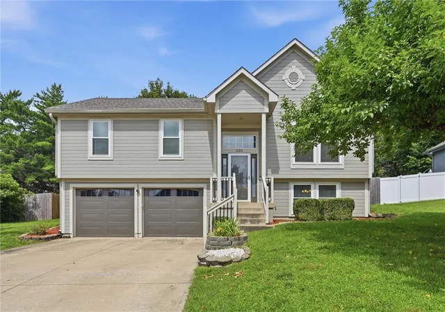 1st image of 200 N Highland Dr, Raymore, MO 64083 | MLS# 2620656