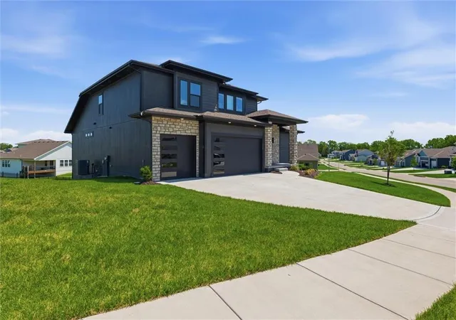 54th image of 1628 Sw Arborway Ter, Lee's Summit, MO 64082 | MLS# 2620689
