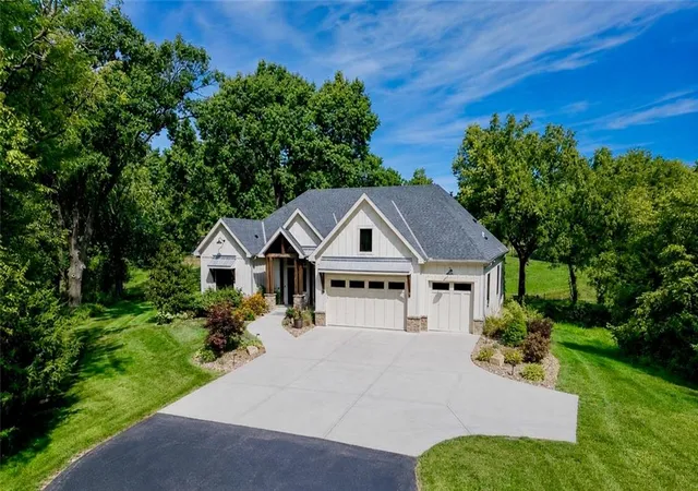 1st image of 10000 Hollingsworth Rd, Kansas City, KS 66109 | MLS# 2620690