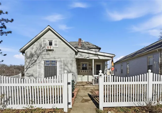 Single family home for sale at 414 Pine St, Leavenworth, KS 66048 | MLS# 2620719