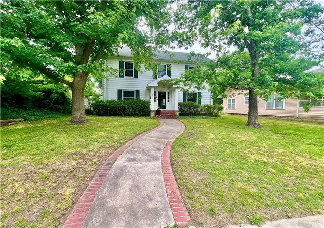 Photo 2 of Single family home for sale at 409 N Park Blvd, Independence, KS 67301 | MLS# 2620769 | Listing updated on 2026-10-22