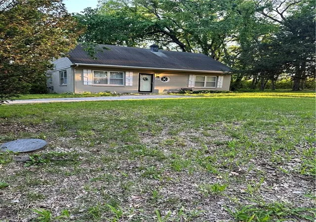 3rd image of 1105 W Santa Fe Trl, Kansas City, MO 64145 | MLS# 2620799