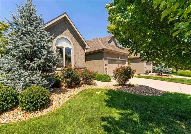 image of 19704 W 100th St, Lenexa, KS 66220 | MLS# 2620808