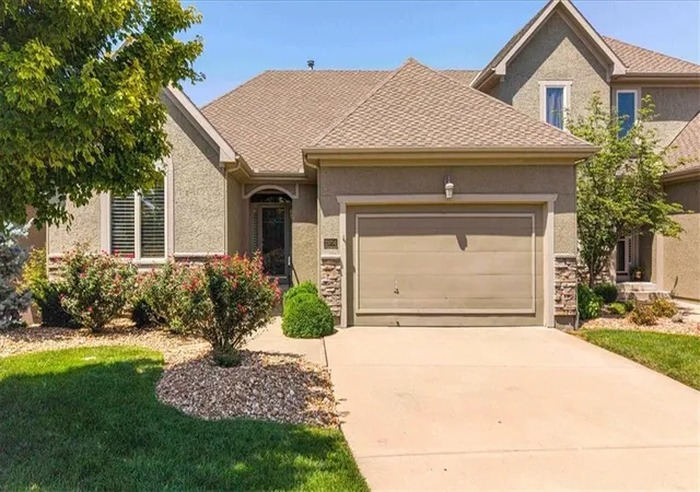 image of 19704 W 100th St, Lenexa, KS 66220 | MLS# 2620808