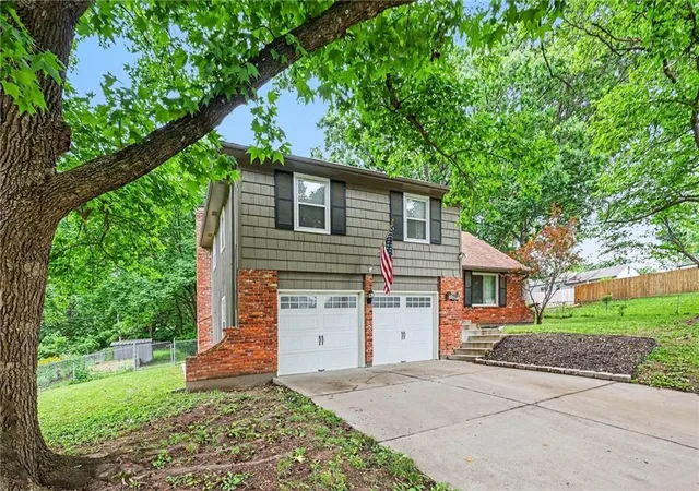 Homes for sale in Merriam, KS | 5620 Perry Ave, Merriam, KS 66203 | MLS# 2620809