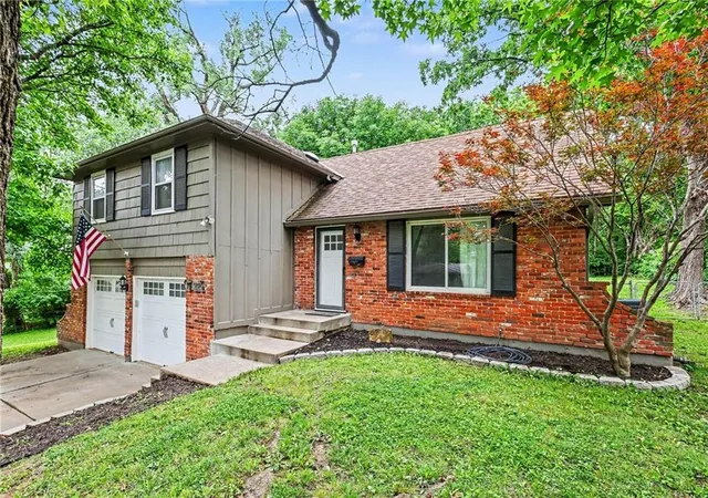 Homes for sale in Merriam, KS | 5620 Perry Ave, Merriam, KS 66203 | MLS# 2620809