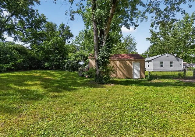 Homes for sale in Kansas City, MO | 5318 N Garfield Ave, Kansas City, MO 64118 | MLS# 2620829