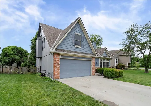 Homes for sale in Shawnee, KS | 6413 Anderson St, Shawnee, KS 66226 | MLS# 2620853