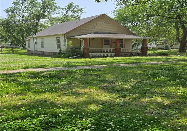 Homes for sale in Osawatomie, KS | 117 Pacific Ave, Osawatomie, KS 66064 | MLS# 2620872