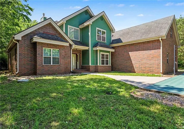 2nd image of 58 W Lake Rd, Farlington, KS 66734 | MLS# 2620909