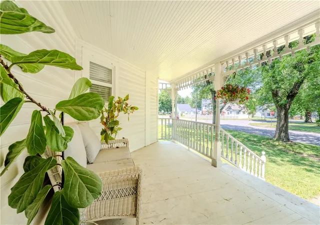 Homes for sale in Chanute, KS | 303 W 3Rd St, Chanute, KS 66720 | MLS# 2620915