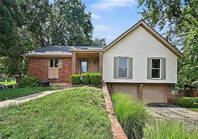 2nd image of 6918 Marion Dr, Shawnee, KS 66218 | MLS# 2620916