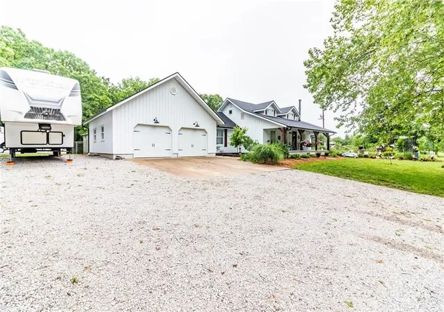 Homes for sale in Clinton, MO | 136 Ne 901P Rd, Clinton, MO 64735 | MLS# 2620938