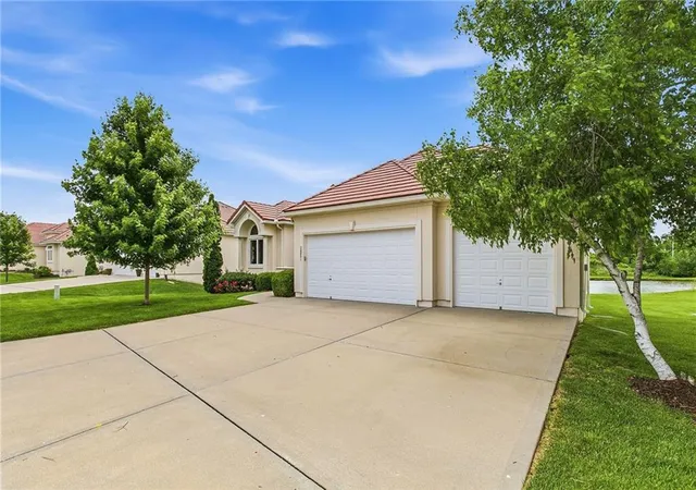 Photo 3 of Single family home for sale at 20801 E 37th Terrace Ct S, Independence, MO 64057 | MLS# 2620953 | Listing updated on 2026-09-13
