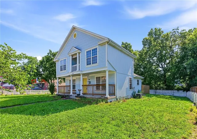 2nd image of 4401 Paseo Blvd, Kansas City, MO 64110 | MLS# 2620960