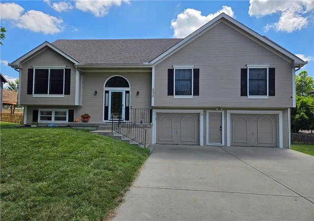 Homes for sale in Kansas City, MO | 8820 Ne 110th St, Kansas City, MO 64157 | MLS# 2620969
