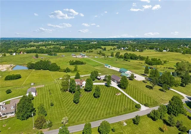 2nd image of 17308 Endicott Rd, Kearney, MO 64060 | MLS# 2620979