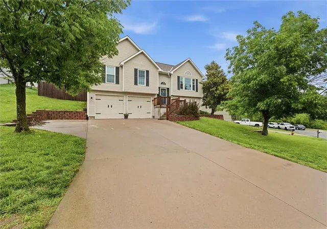 2nd image of 210 E Whispering Hills Blvd, Lone Jack, MO 64070 | MLS# 2620980
