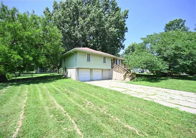 Homes for sale in Kansas City, MO | 10526 N Walnut St, Kansas City, MO 64155 | MLS# 2621020