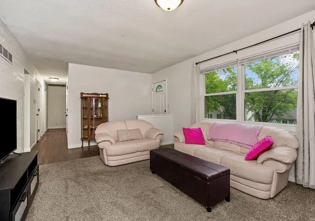 3rd image of 4008 S Colonial Dr, Independence, MO 64055 | MLS# 2621040