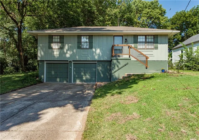 Photo 1 of Sale Pending at 1334 S Main St, Independence, MO 64055 | MLS# 2621054 | Listing updated on 2026-10-05