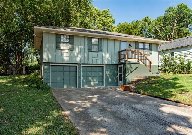Photo 2 of Sale Pending at 1334 S Main St, Independence, MO 64055 | MLS# 2621054 | Listing updated on 2026-10-05