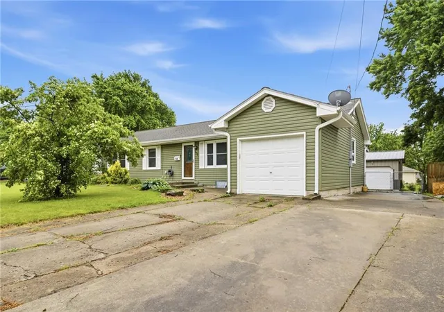 38th image of 506 South Dr, Marshall, MO 65340 | MLS# 2621063