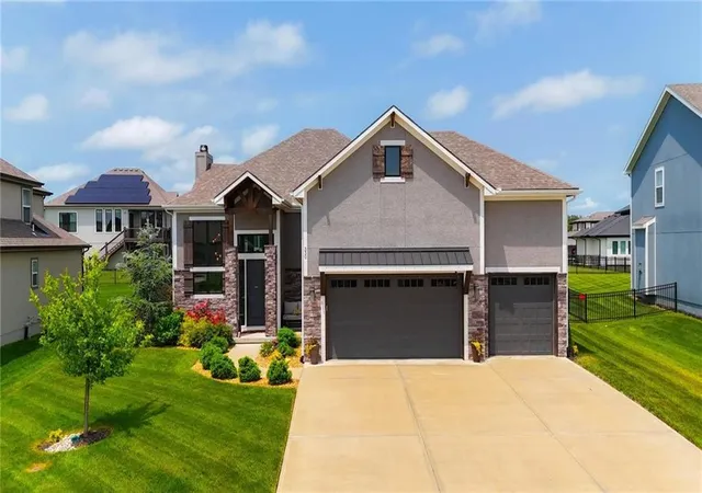 1st image of 330 Nw Ambersham Dr, Lees Summit, MO 64081 | MLS# 2621065